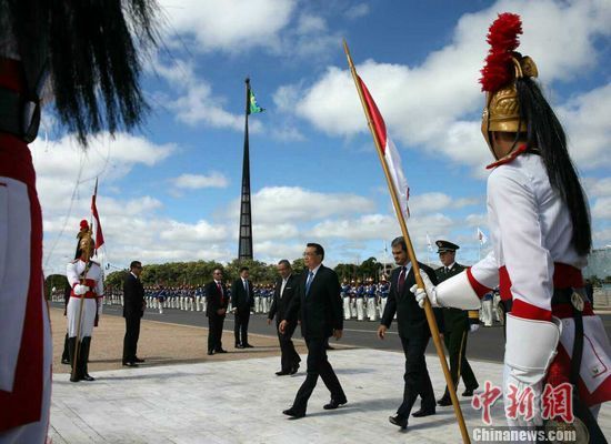 巴西总统举行隆重仪式欢迎李克强