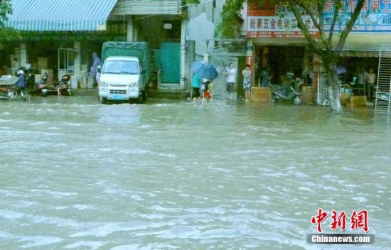 广东多地暴雨造成1人死亡经济损失5亿元