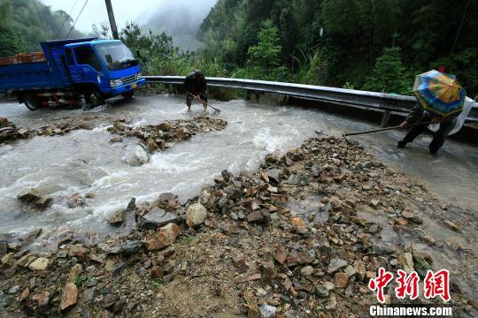 浙江开化遭暴雨侵袭1天内降下19个西湖水