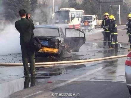 3月12日，济宁市高新区崇文大道与黄王路口事故现场。 @中国网络资讯台 图