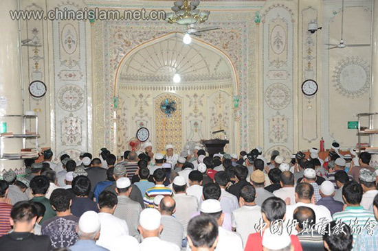 2014年斋月期间，中国伊斯兰教协会网站派记者专程深入新疆乌鲁木齐市和喀什市部分著名清真寺采访，期间拍摄了一组反映新疆各民族穆斯林吉庆祥和斋月生活的图片