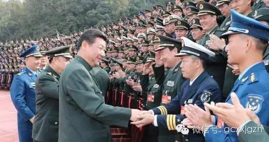 2014年11月1日，习近平主席在福建古田出席全军政治工作会议时接见部队代表。