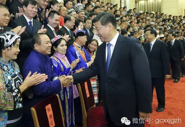 2014年9月28日至29日，中央民族工作会议暨国务院第六次全国民族团结进步表彰大会在北京举行。图为习近平等在会前会见受表彰的模范集体和模范个人代表。