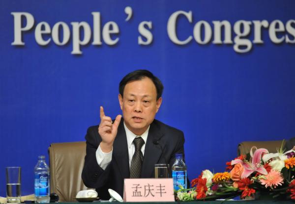 履新不足一月的公安部副部长孟庆丰成为舆论焦点。 东方IC 资料