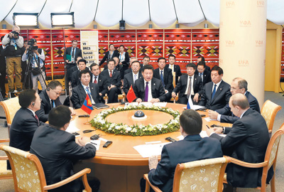 7月9日，国家主席习近平在乌法同俄罗斯总统普京、蒙古国总统额勒贝格道尔吉举行中俄蒙元首第二次会晤。