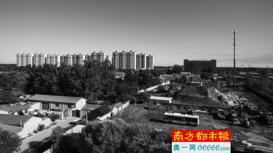 14日，北京市规划委明确表示，将有序推动北京市属行政事业单位整体或部分向市行政副中心转移，图为航拍通州潞城。C FP图片