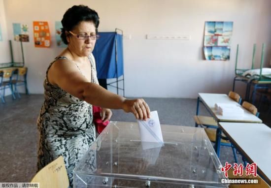 希腊民众正在投票
